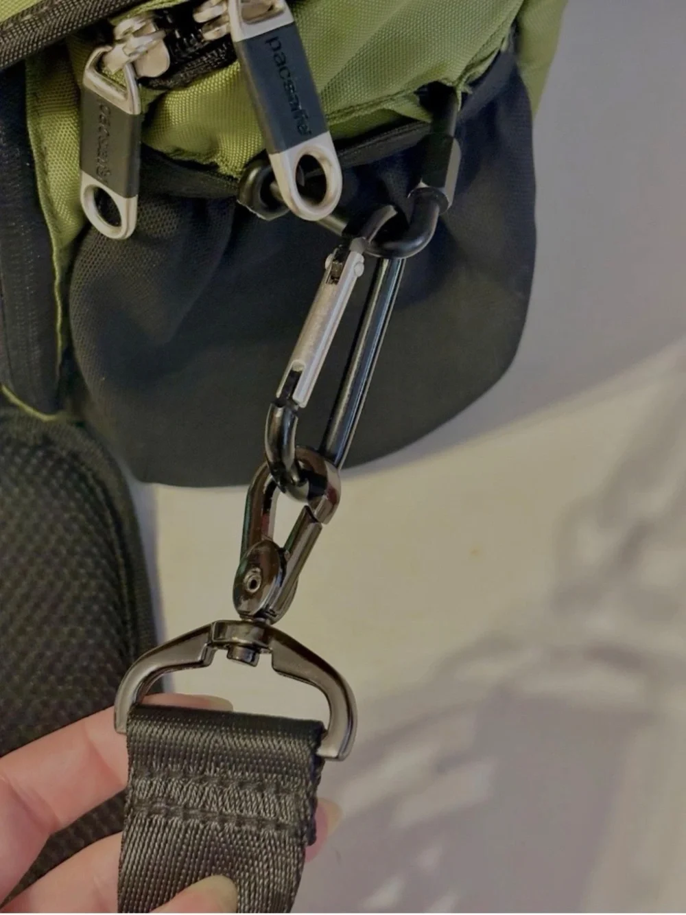 Pacsafe Camera Shoulder Bag Camsafe Olive Green w/ Exomesh PD000 Anti-Theft Gear